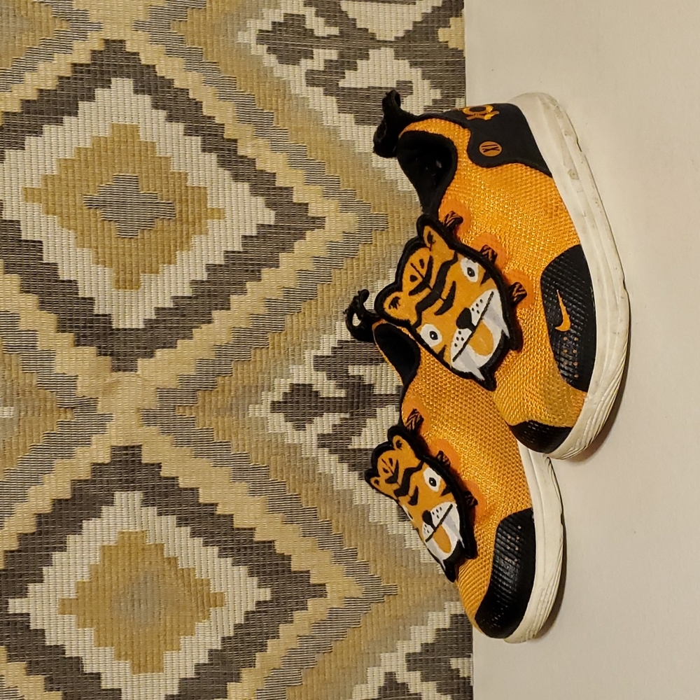 Black & orange Nike 🐯 toddler sneakers size 6
